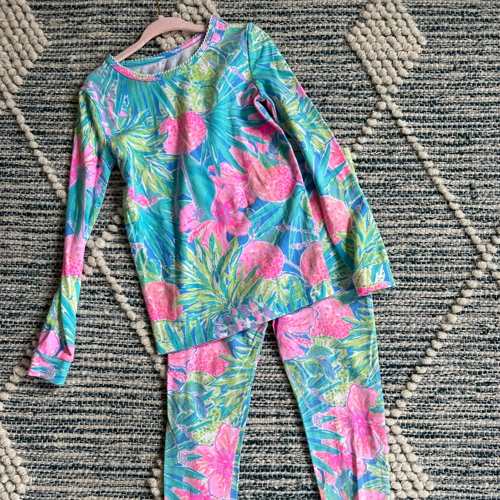 Lilly Pulitzer NWOT fitted legging and LS pajama set. Size 6.